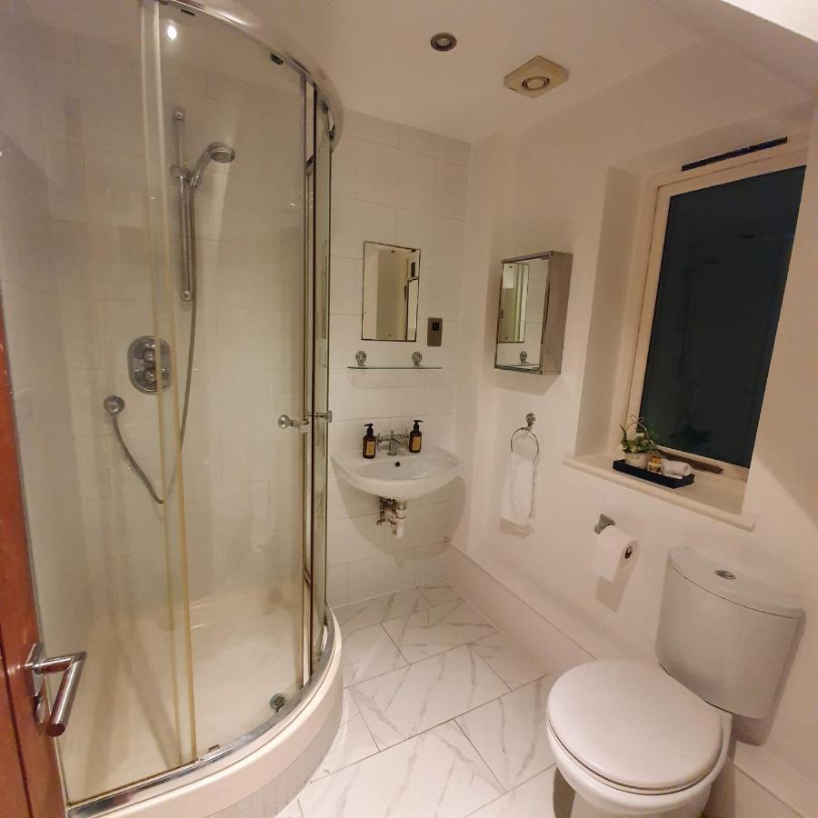 Spacious Beautiful And Warm Cottage With Parking Челмсфорд Экстерьер фото