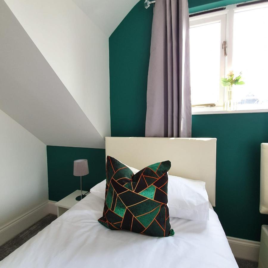Spacious Beautiful And Warm Cottage With Parking Челмсфорд Экстерьер фото