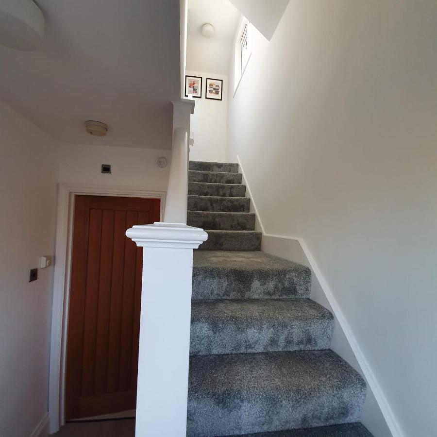 Spacious Beautiful And Warm Cottage With Parking Челмсфорд Экстерьер фото