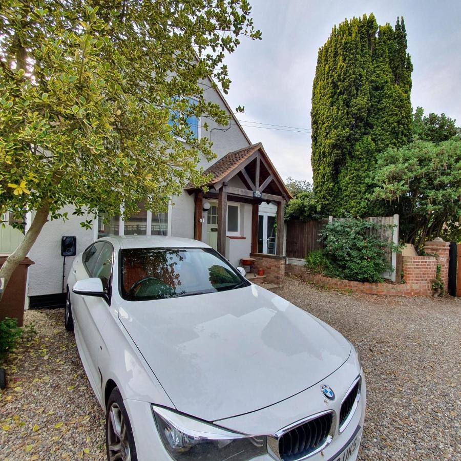 Spacious Beautiful And Warm Cottage With Parking Челмсфорд Экстерьер фото